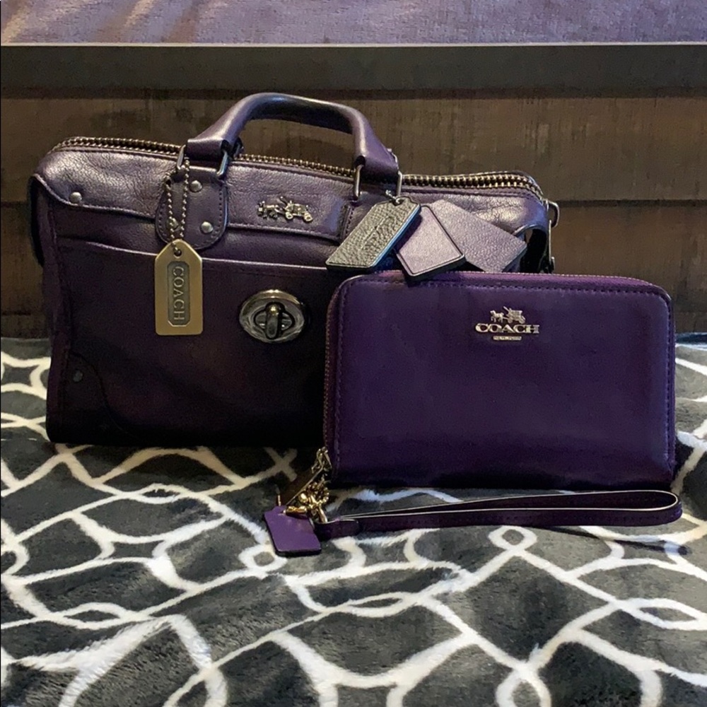 Coach purse and wristlet